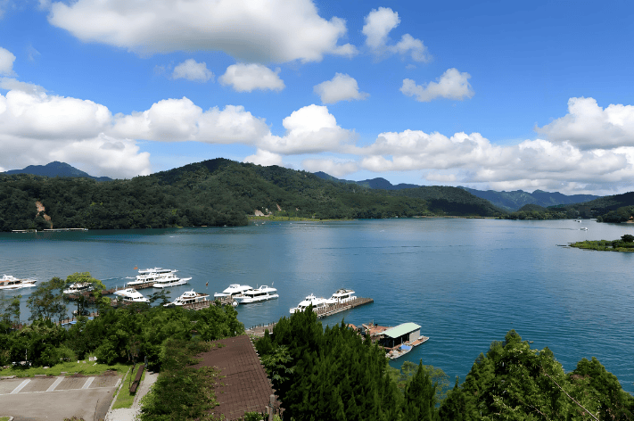 赖清德大放厥词提出“统一条件”，关键时刻，马英九率团急赴大陆