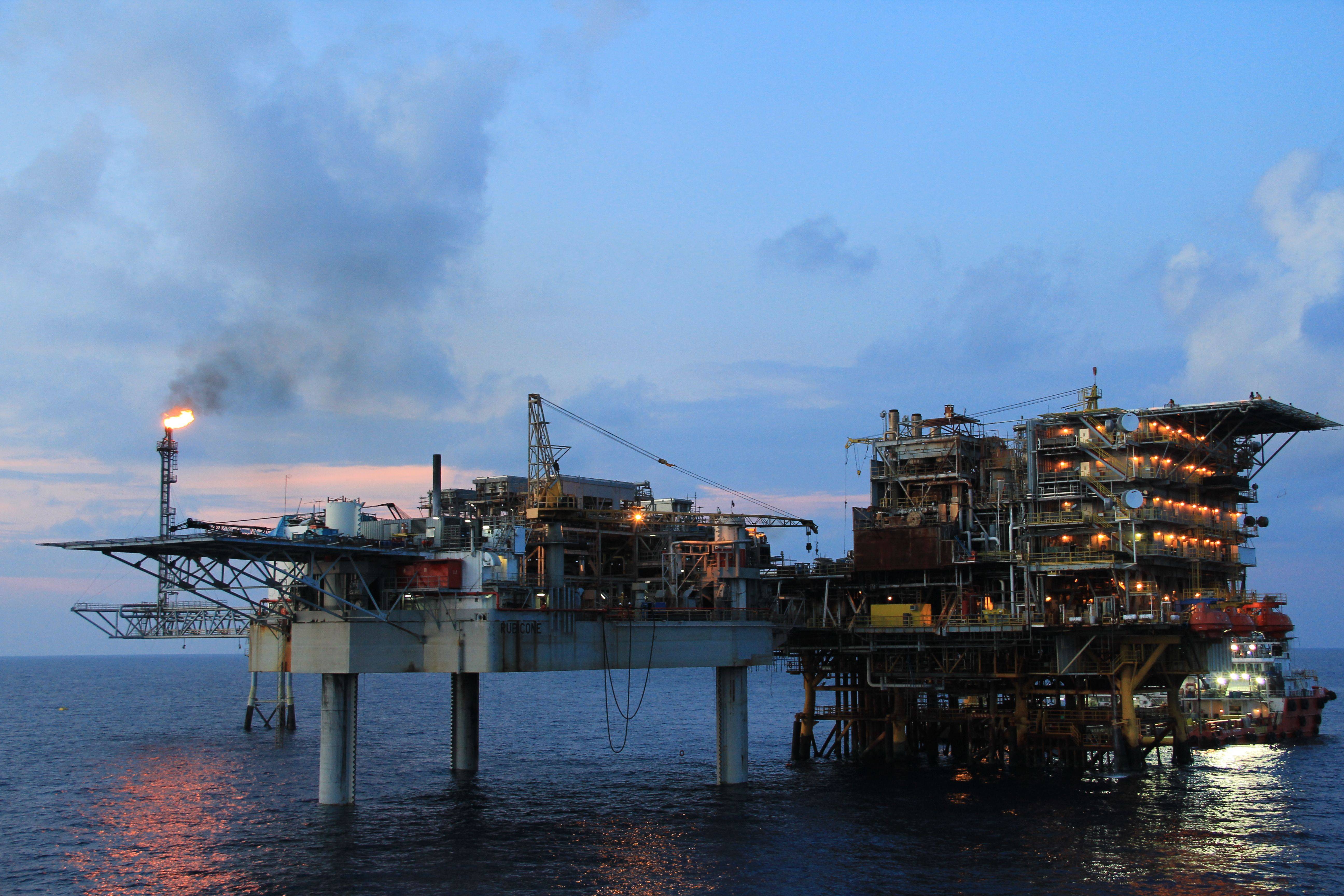 东正化工采油用原油破乳剂的作用和用途可降低原油含水率提升经济效益