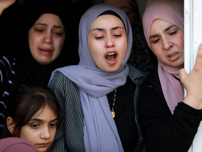 现场直击｜巴勒斯坦葬礼上的悲鸣：“我们做错了什么”