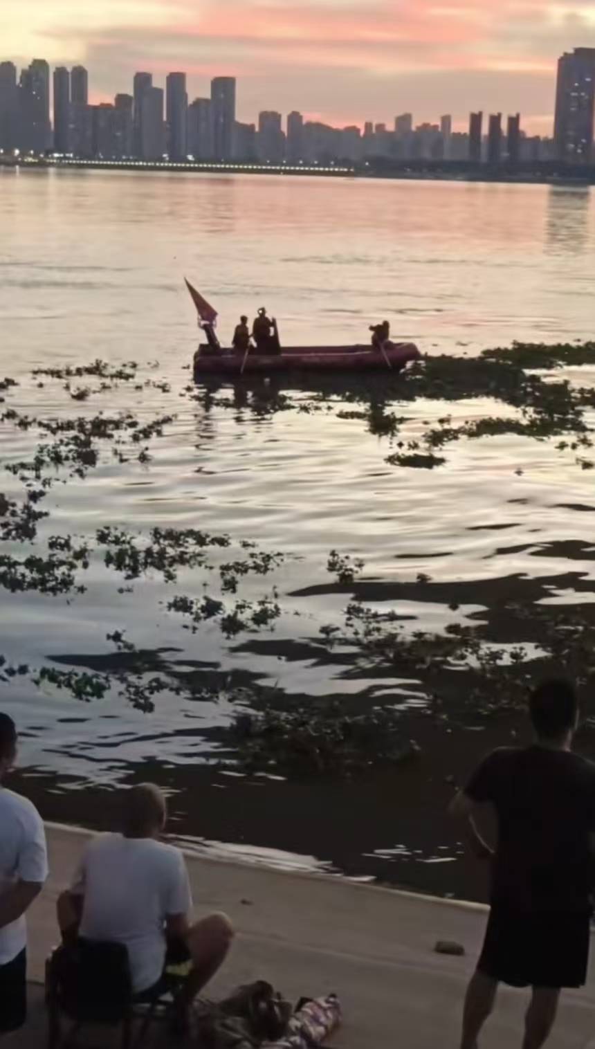 湖北武汉有市民跳桥？长江海事局：属实，位于鹦鹉洲大桥和武汉长江大桥，一位已被救起