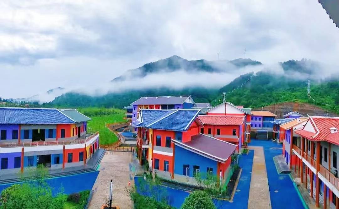 贵州龙里油画大草原：贵阳后花园的清凉秘境，避暑住宿新选择