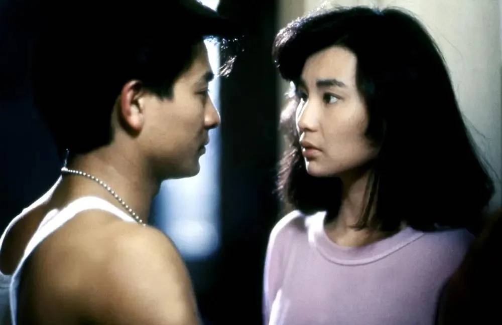 60岁张曼玉分享法国农村生活日常：养鸡种地，钻进鸡窝拿鸡蛋