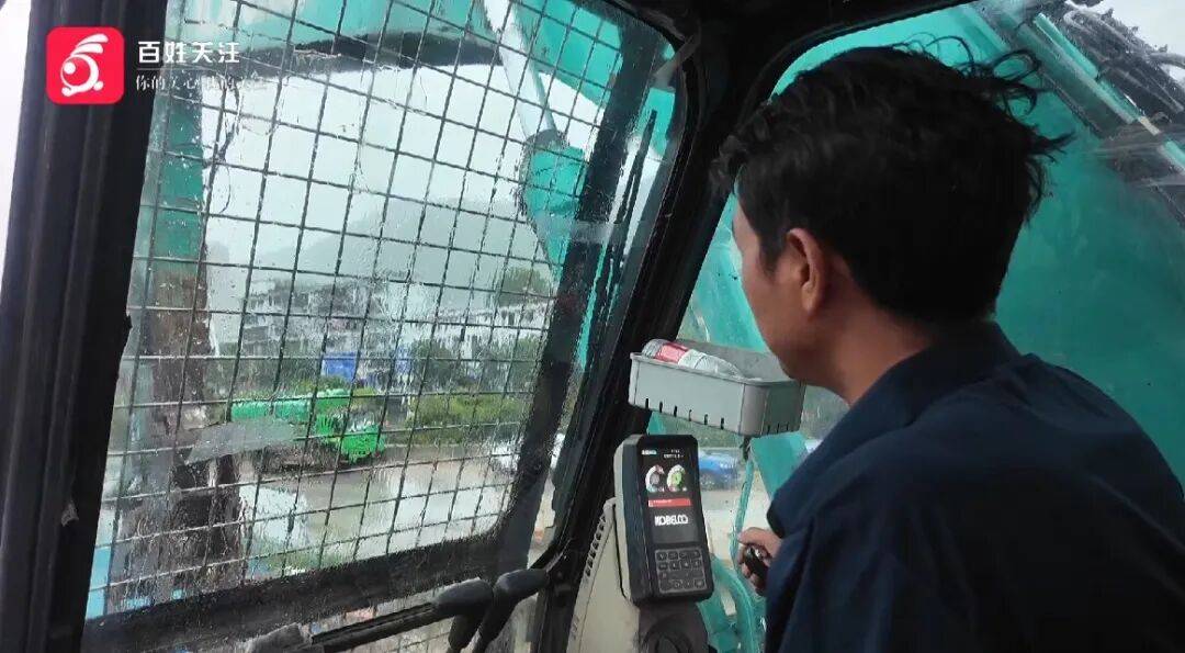 心酸！12岁男孩“独居”贵阳一安置房内，父亲回应：迫于无奈，因为……