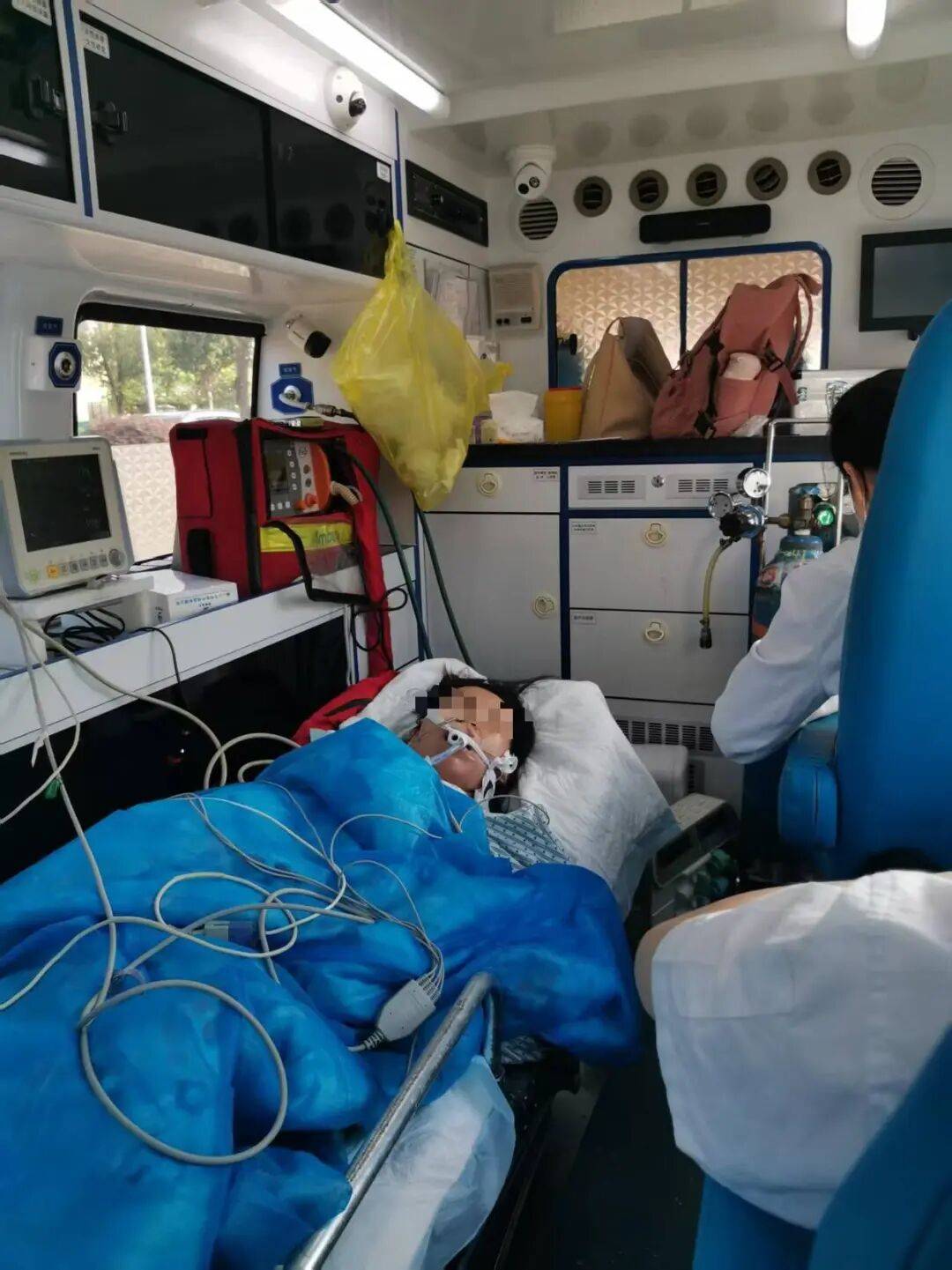 女护士结婚半年发烧头痛，诊治12天才确诊“脑脊髓炎”致丧失劳动能力，鉴定：两家三甲医院因未及早诊断病情，应承担责任