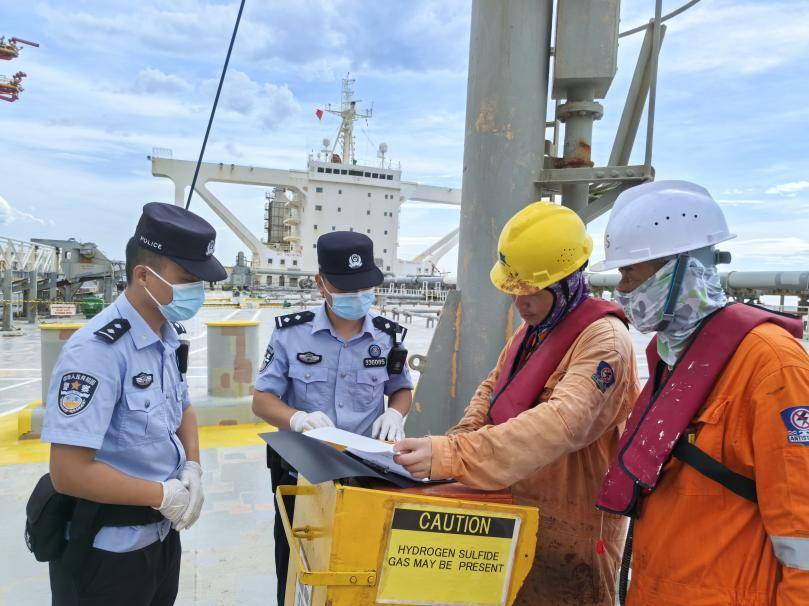 洋浦口岸“一站式”服务保障双船同靠，原油进口量创新高