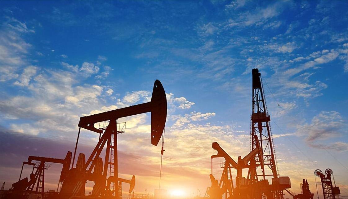 在商言商！印度退缩中方出手，四艘俄油轮滞留印度洋，中国15船原油火速成交