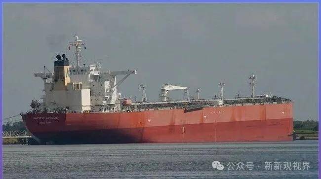 公海抢船算哪门子制裁？法国海军扣押11万吨俄油轮运75万桶印度原油，莫斯科震怒数小时后紧急放人放船