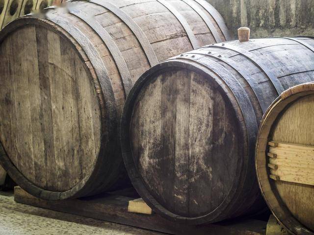 石油为什么会以“桶”作为单位，一桶石油有多少公斤？