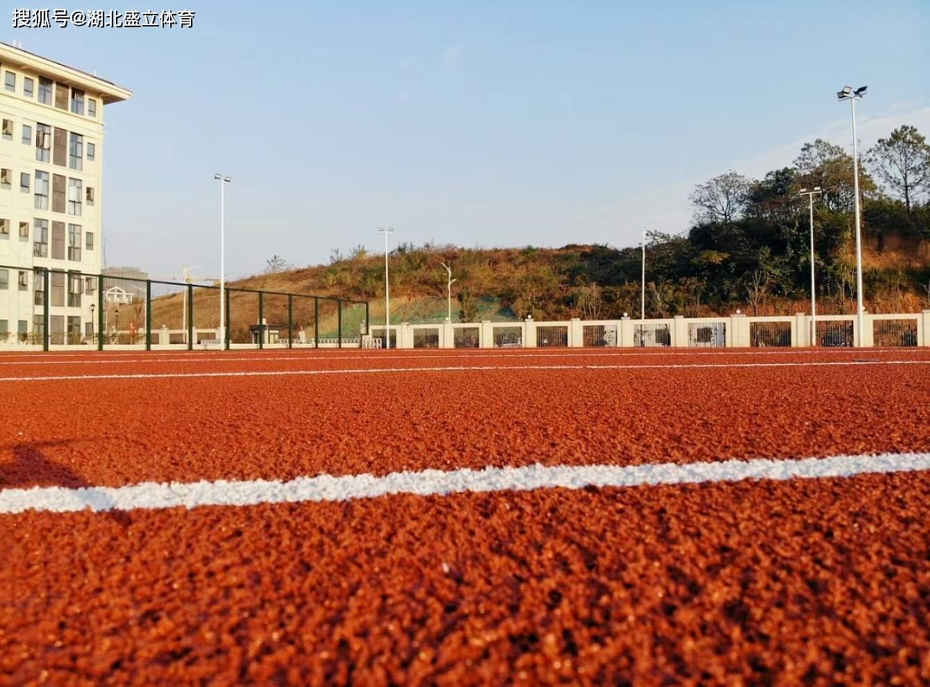 混合型塑胶面层多少钱一平米价格多少钱