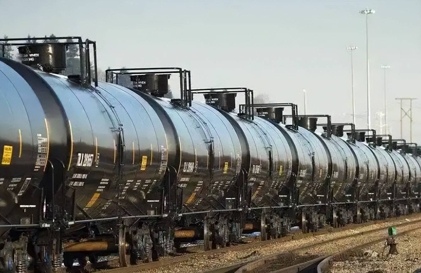 美国成最大产油国，为啥还疯狂进口原油？背后藏着全球套利逻辑