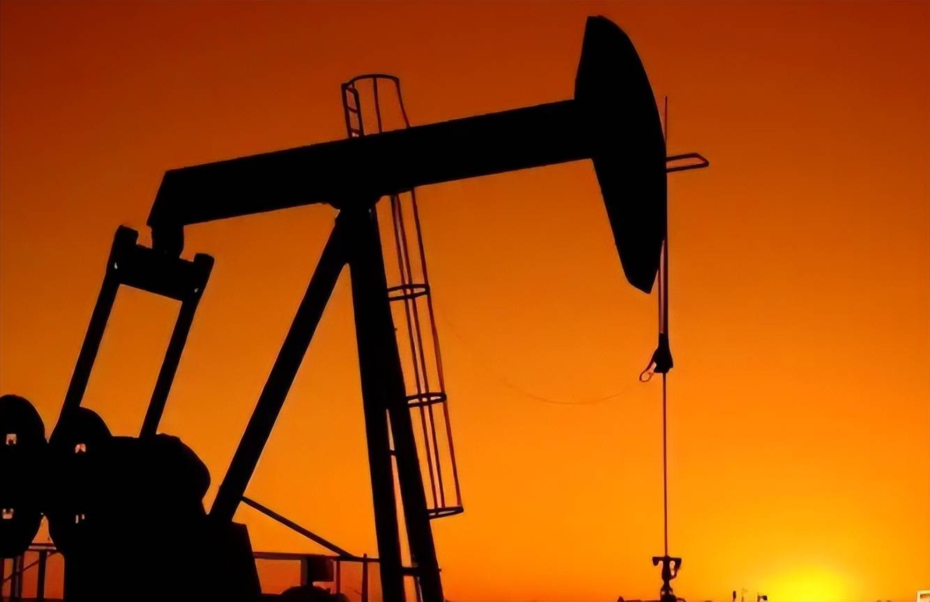 美国成最大产油国，为啥还疯狂进口原油？背后藏着全球套利逻辑