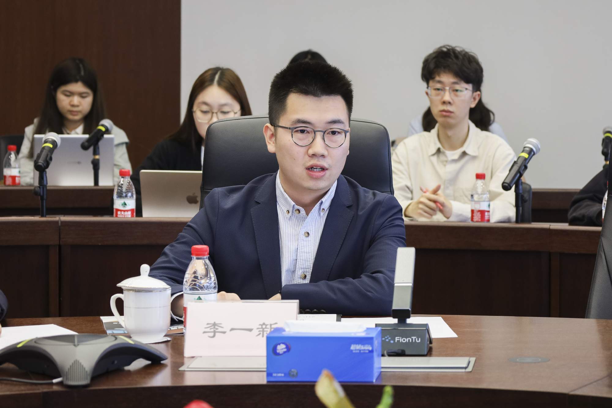 上海宏源证券(上海宏源证券崇明站眼务电话)