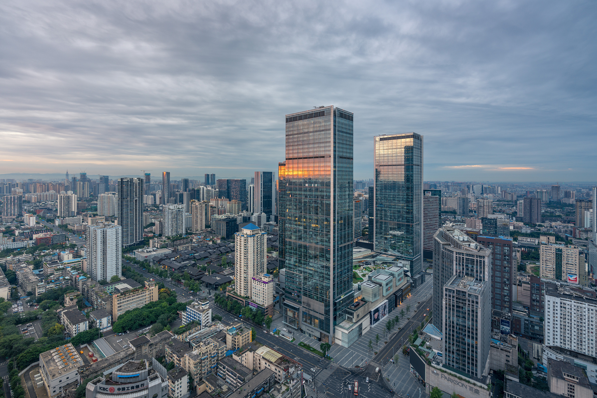 长江证券成都(长江证券成都分公司正式员工待遇)